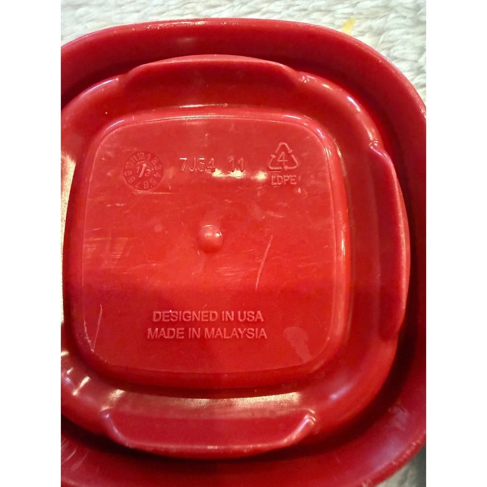 Rubbermaid TakeAlongs Small Square Replacement Lids Red Green 4 Pack 7J54